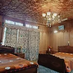 Houseboat Badami