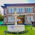 Gulberg Cottage By Stay Pattern