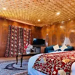 Hayat Group Of Houseboats