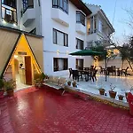 Hotel Young Mamta