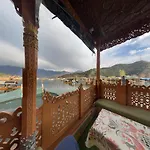 Luxury Freedom Group Of Houseboats