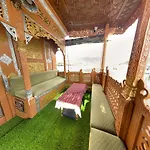 Luxury Freedom Group Of Houseboats