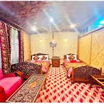 Mossess Retreat Group Of Houseboats