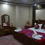 Heritage New Moon Group Of Houseboat