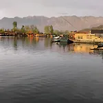 K2 Houseboat