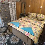 K2 Houseboat