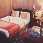 Houseboat Lake Thao
