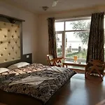 Hotel Lake Avenue