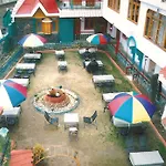 Hotel Zahgeer Continental - Srinagar