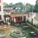 Hotel Zahgeer Continental - Srinagar