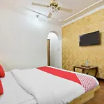 Oyo 13099 Lavilla
