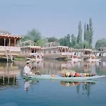 Triumph Houseboats