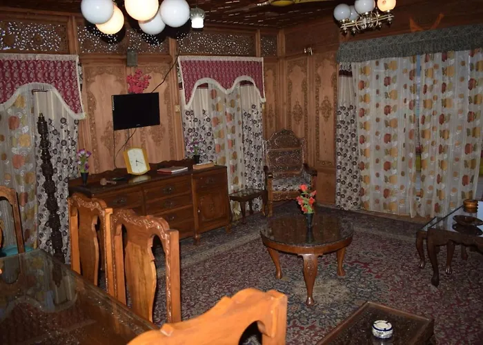 Houseboat New Sultan Palace