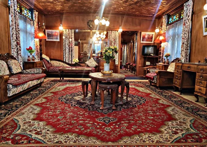 Houseboat Sheikh Palace