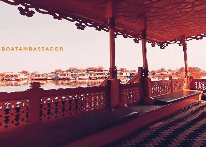 Houseboat Ambassador