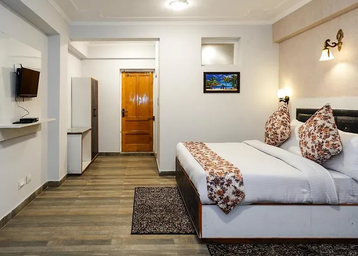 Click Sunburry Hotel Srinagar