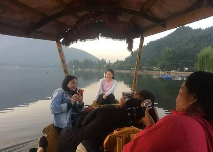 Veena Palace Group Of Houseboats