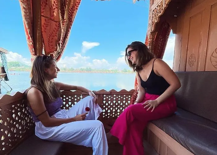 Floating Young Gulshan Houseboat