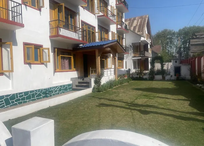 Bhat Guest House