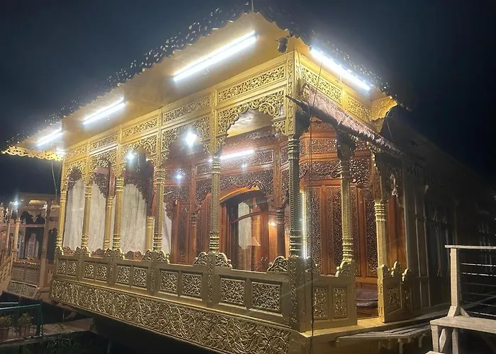 Houseboat Kashmir Treat