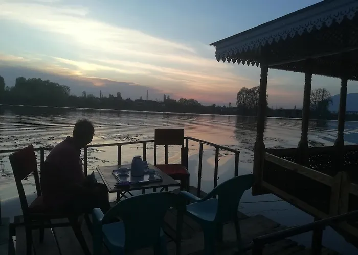 House Boat House Of Common