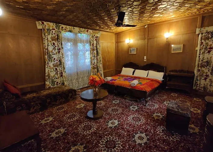 Hb Alps Houseboat