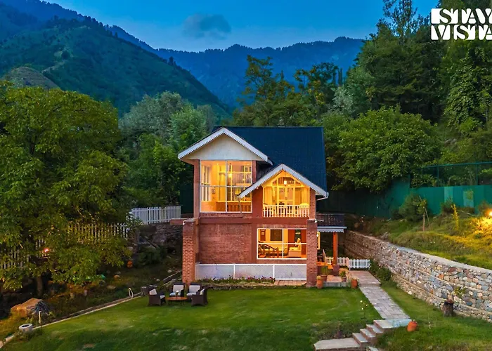 Stayvista At Aaram Gah With Lawn, Bonfire, Bbq