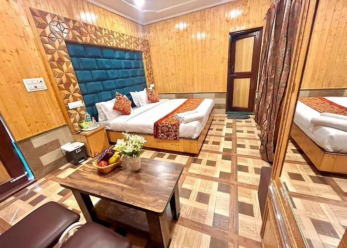 Hotel Leena Near Dal Lake