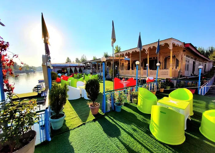 Aziz Palace Group Of Houseboats