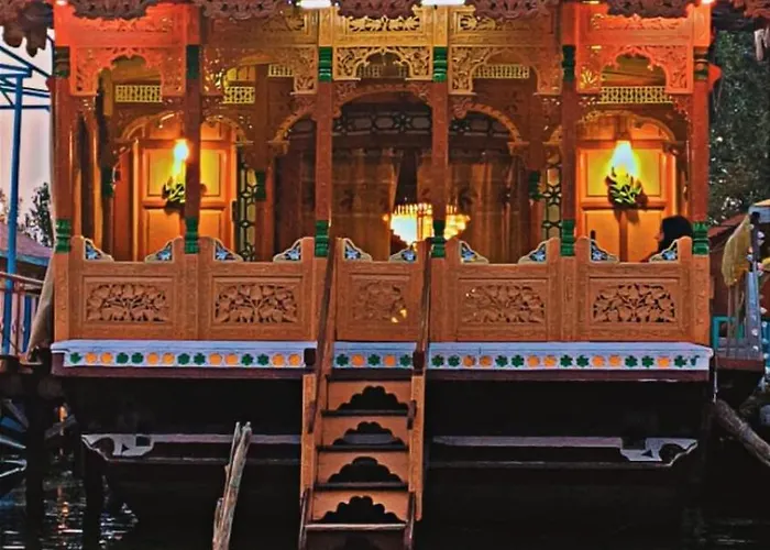 Houseboat Badami