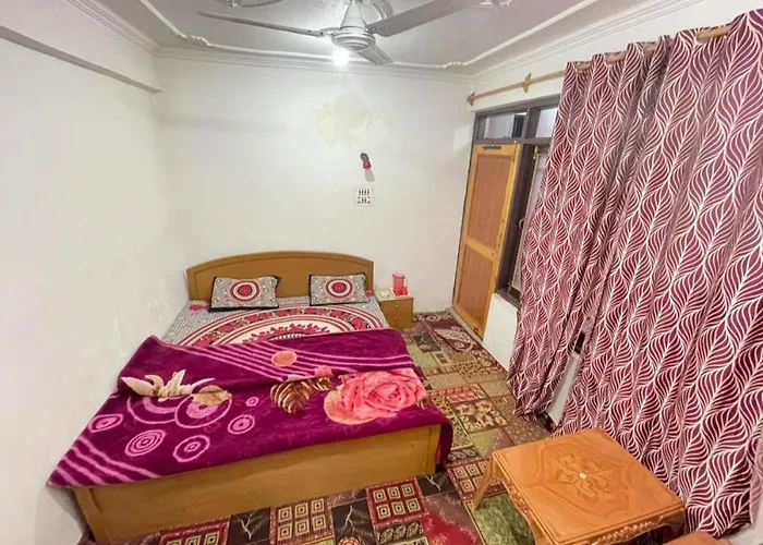 Khanday Guest House