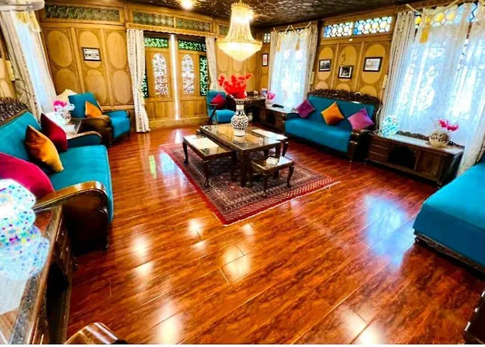Hayat Group Of Houseboats