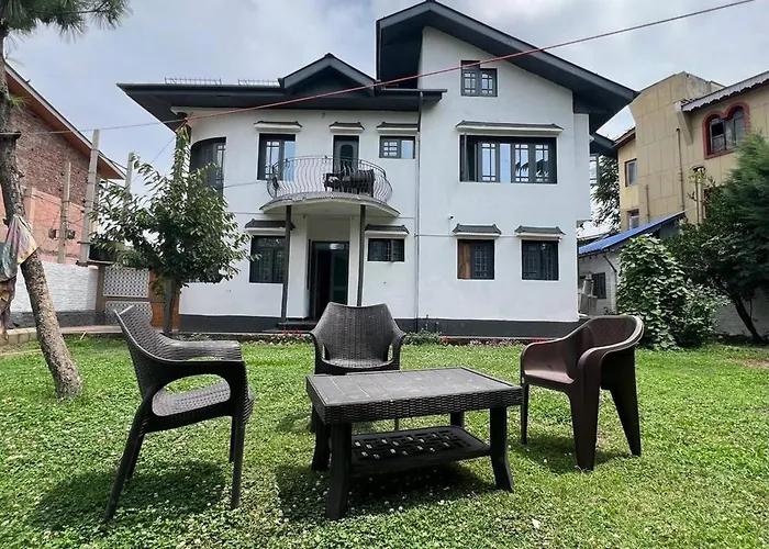 Dilan Residency Villa -5 Bedroom- Centrally Heated
