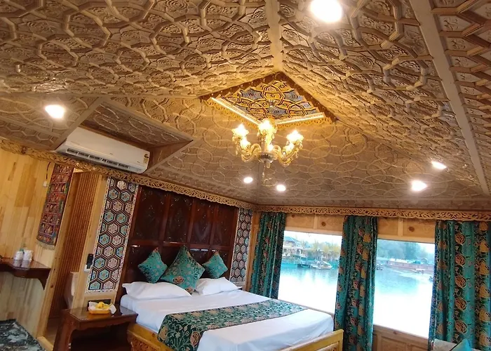 Luxury Suite By Sp Group Of Houseboats