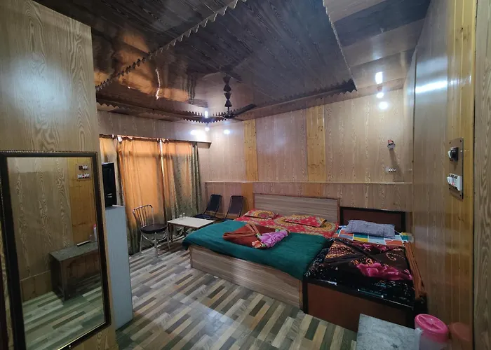 Hotel Sharjah Kashmir