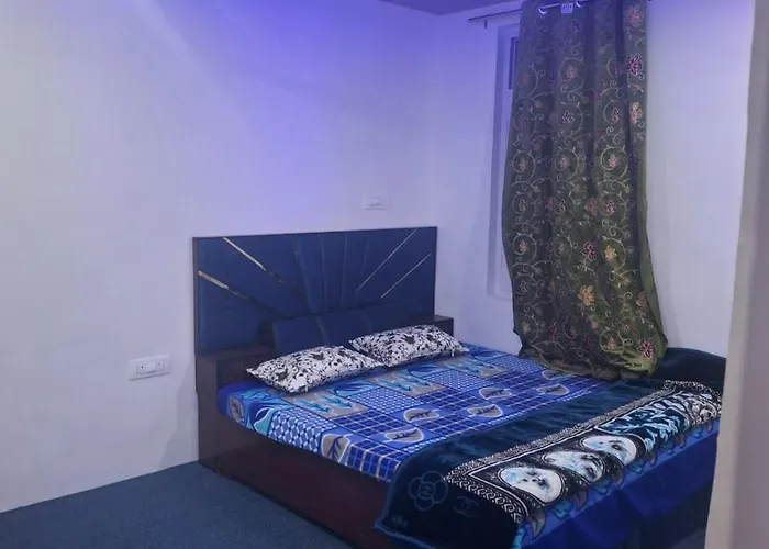 Gulzar Guest House 6Bhk