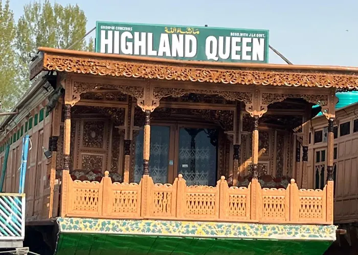 Highland Queen Houseboat