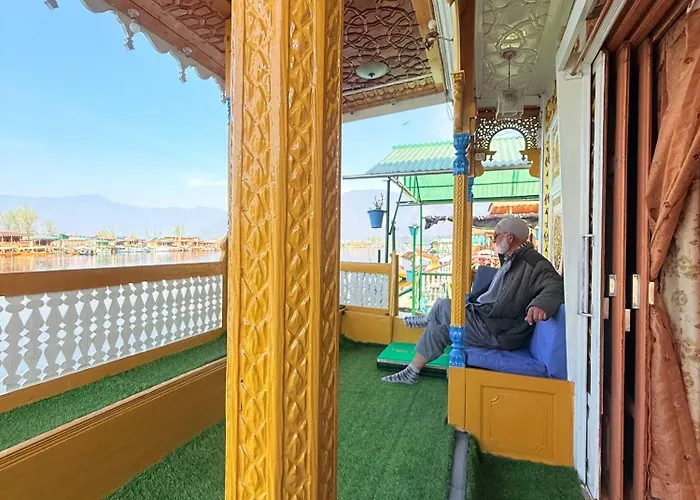 Lalarukh Group Of Houseboats