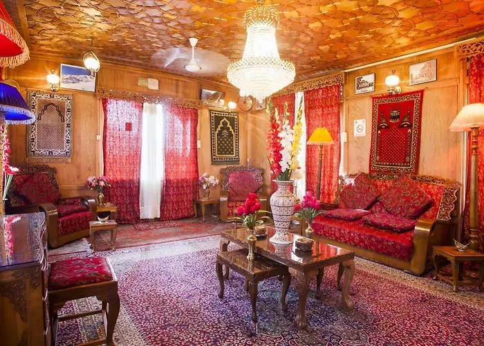 Badyari Palace Group Of Houseboat