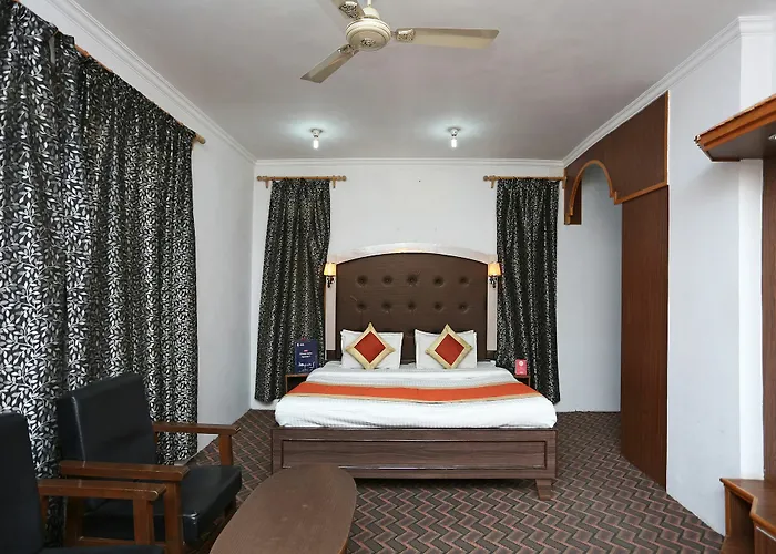 Oyo Rooms 032 Near Four Seasons Resort