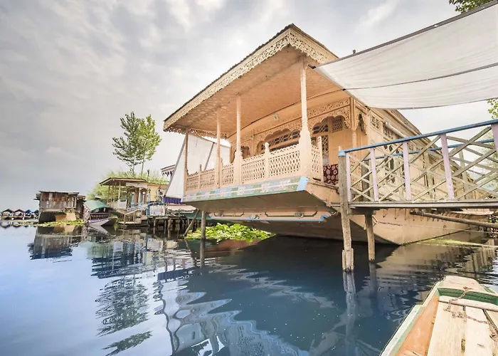 Guesthouser 1 Bedroom Houseboat Cefd