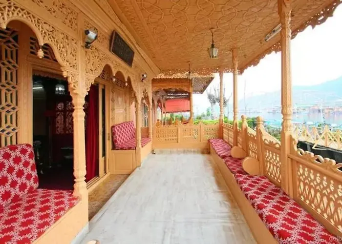 The Heritage Group Of Houseboats
