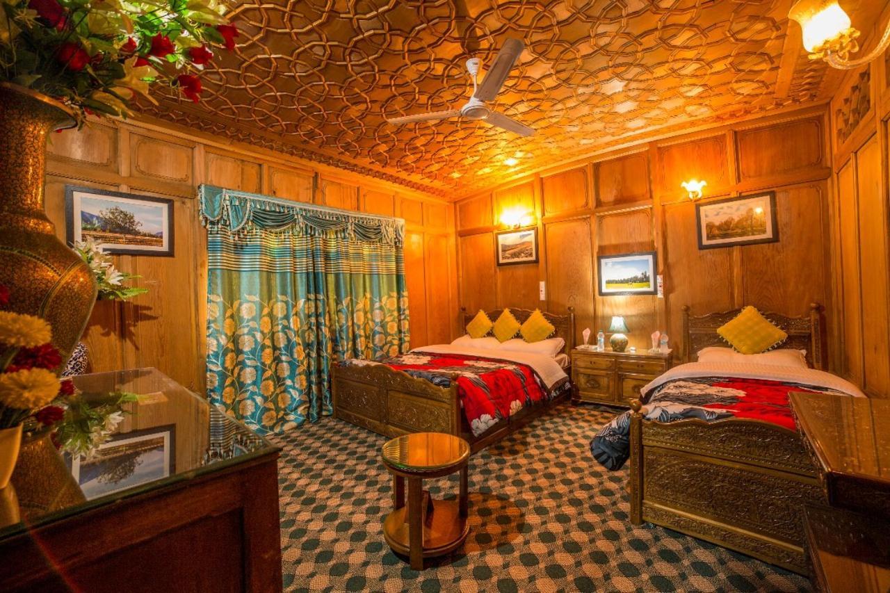 Swan Heritage Houseboats 5*