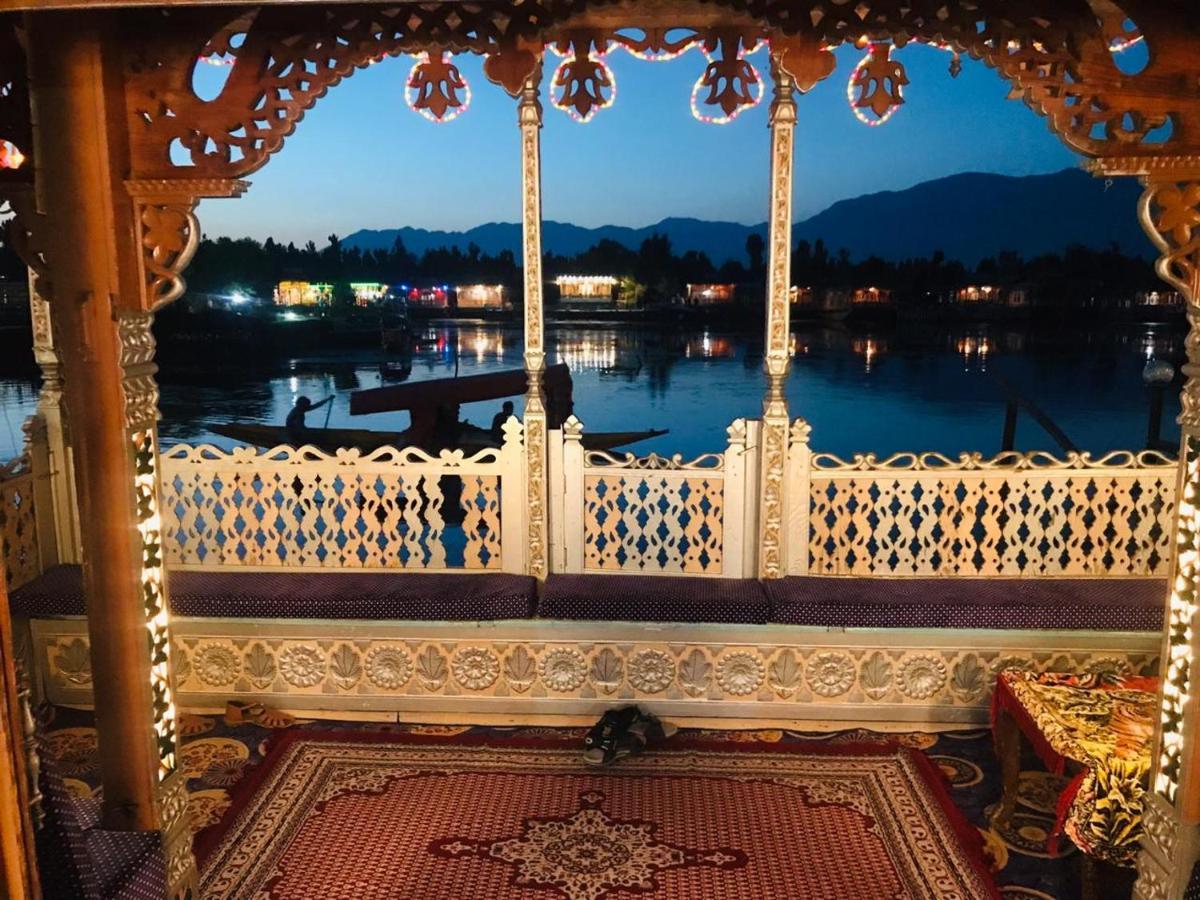 Houseboat Altaf And Transportation 4* Srinagar (Jammu and Kashmir)
