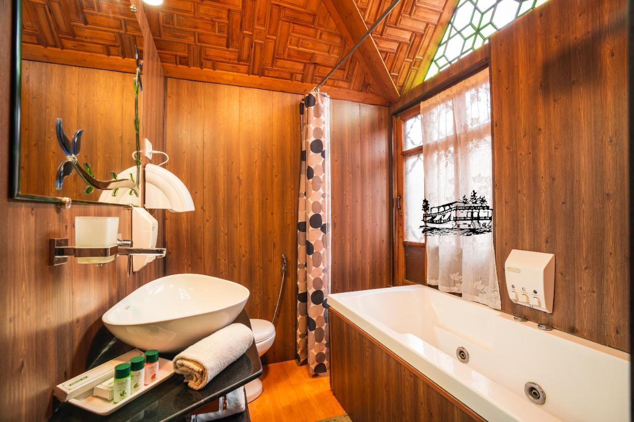 New Jacquline Heritage Houseboats Hotel 4*
