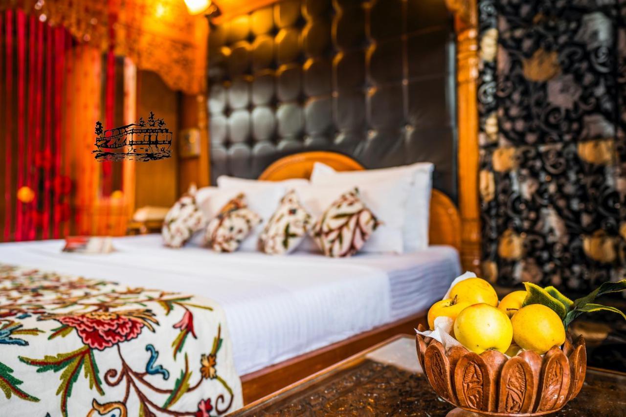Hotel New Jacquline Heritage Houseboats
