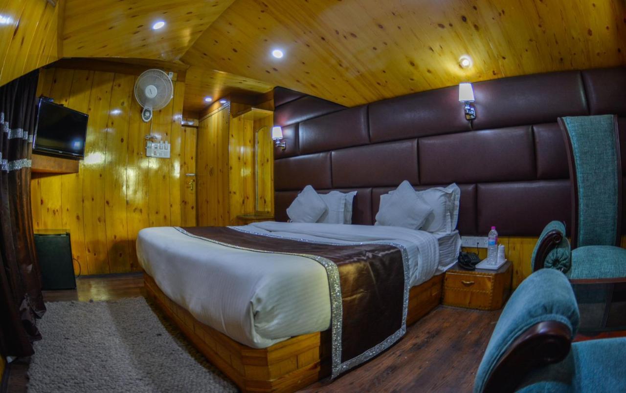 Milad Hotel Srinagar (Jammu and Kashmir)