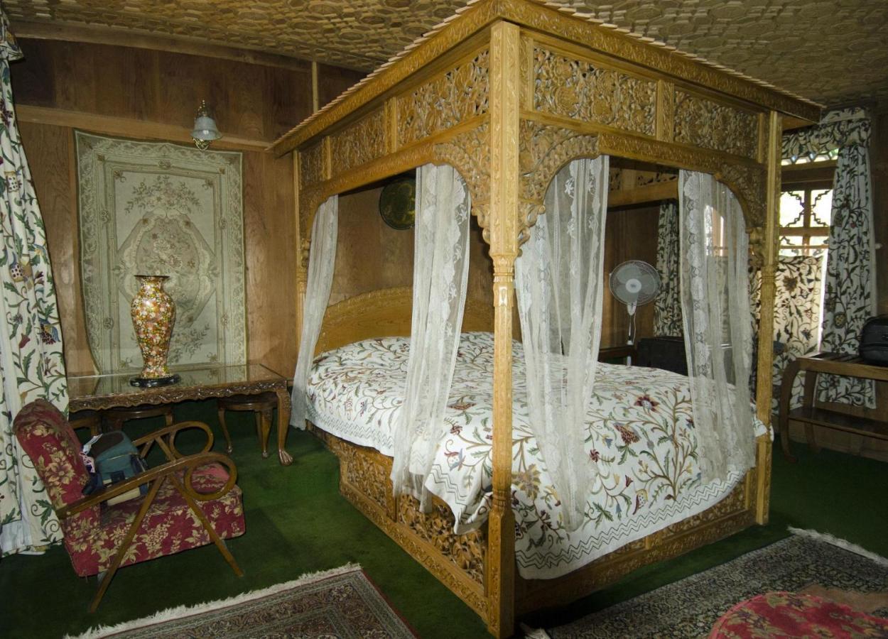Welcomheritage Gurkha Houseboats Srinagar (Jammu and Kashmir)