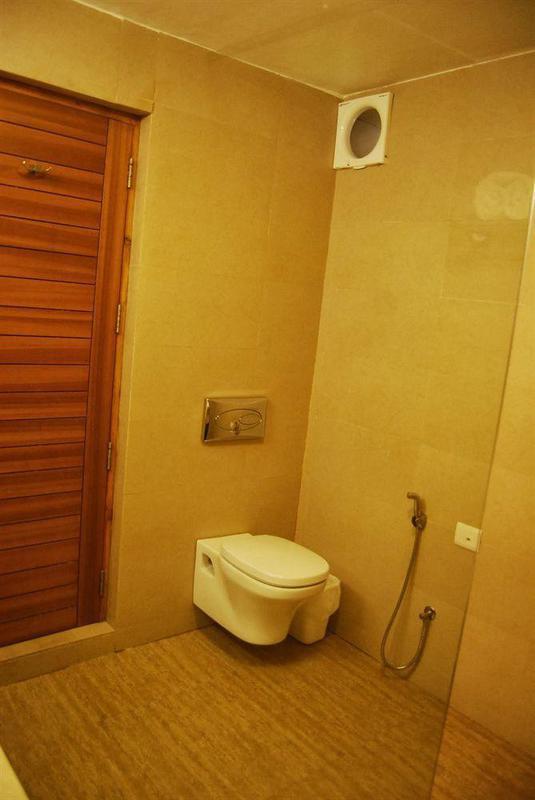 Heevan Hotel Srinagar (Jammu and Kashmir)
