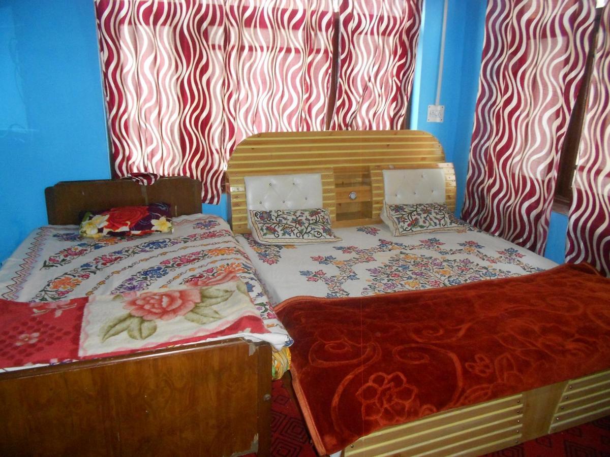 Alamdar * Srinagar (Jammu and Kashmir)